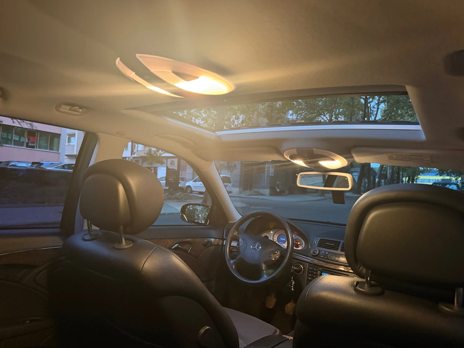 Mercedes-Benz E 220, снимка 10 - Автомобили и джипове - 55887047