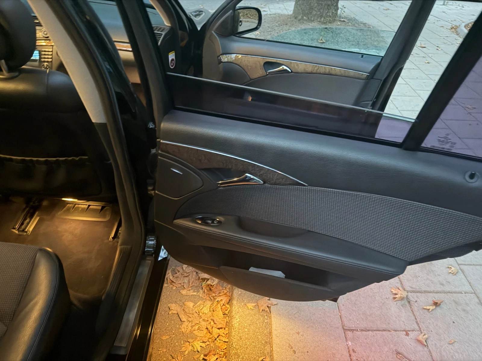 Mercedes-Benz E 220, снимка 11 - Автомобили и джипове - 55887047