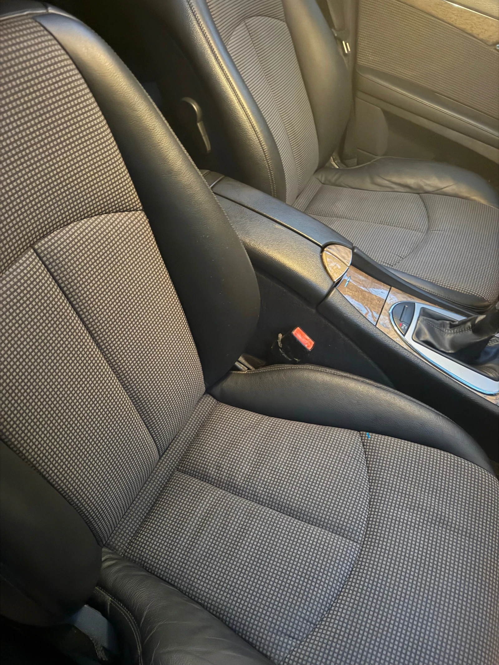 Mercedes-Benz E 220, снимка 8 - Автомобили и джипове - 55887047