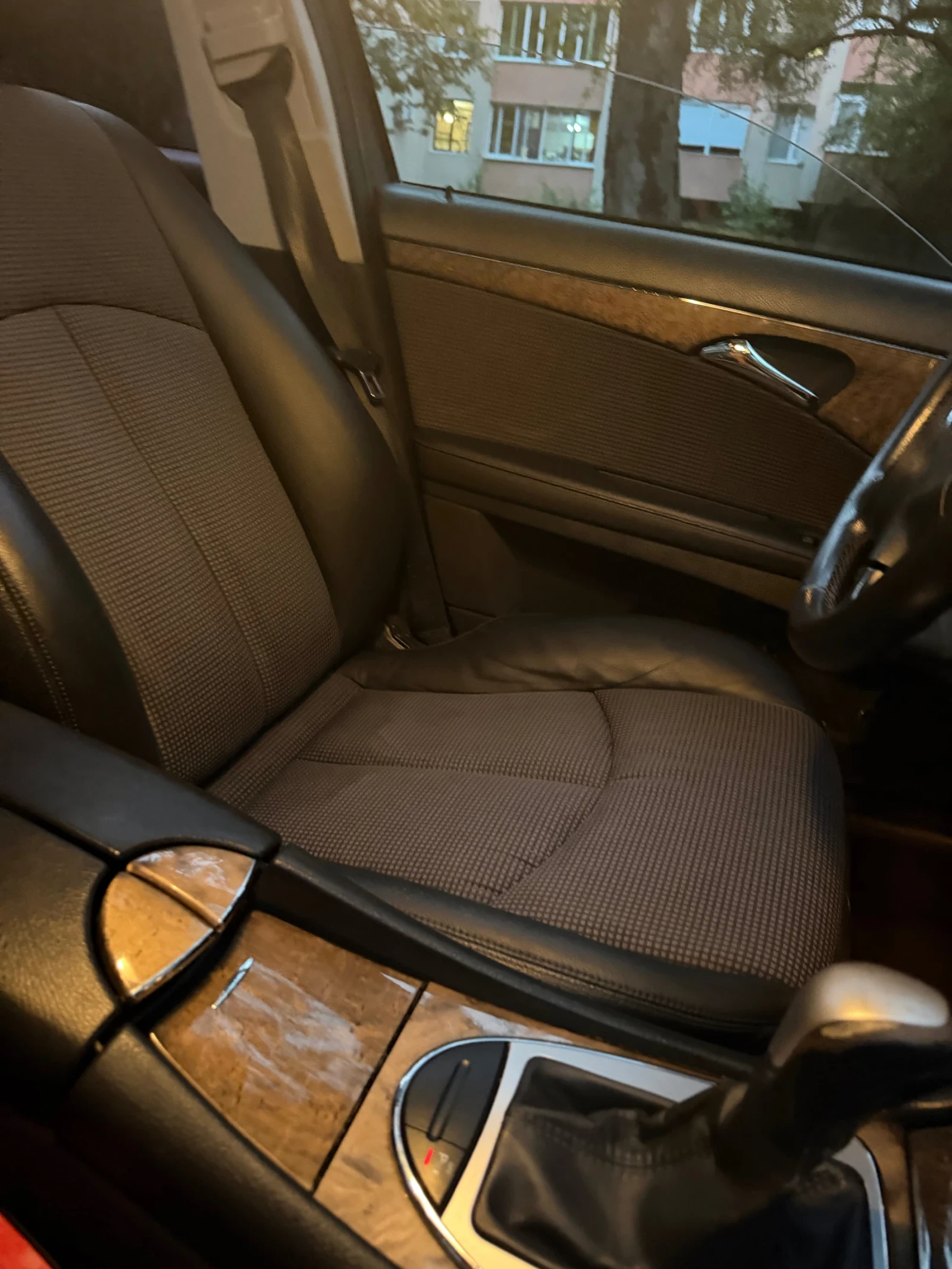 Mercedes-Benz E 220, снимка 7 - Автомобили и джипове - 55887047