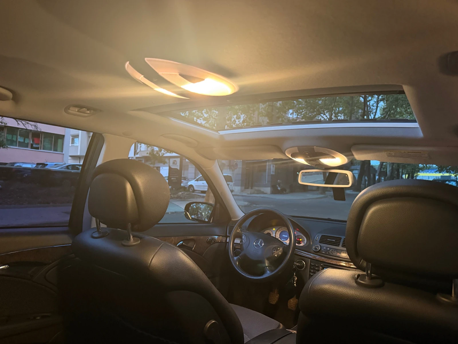Mercedes-Benz E 220, снимка 9 - Автомобили и джипове - 55887047