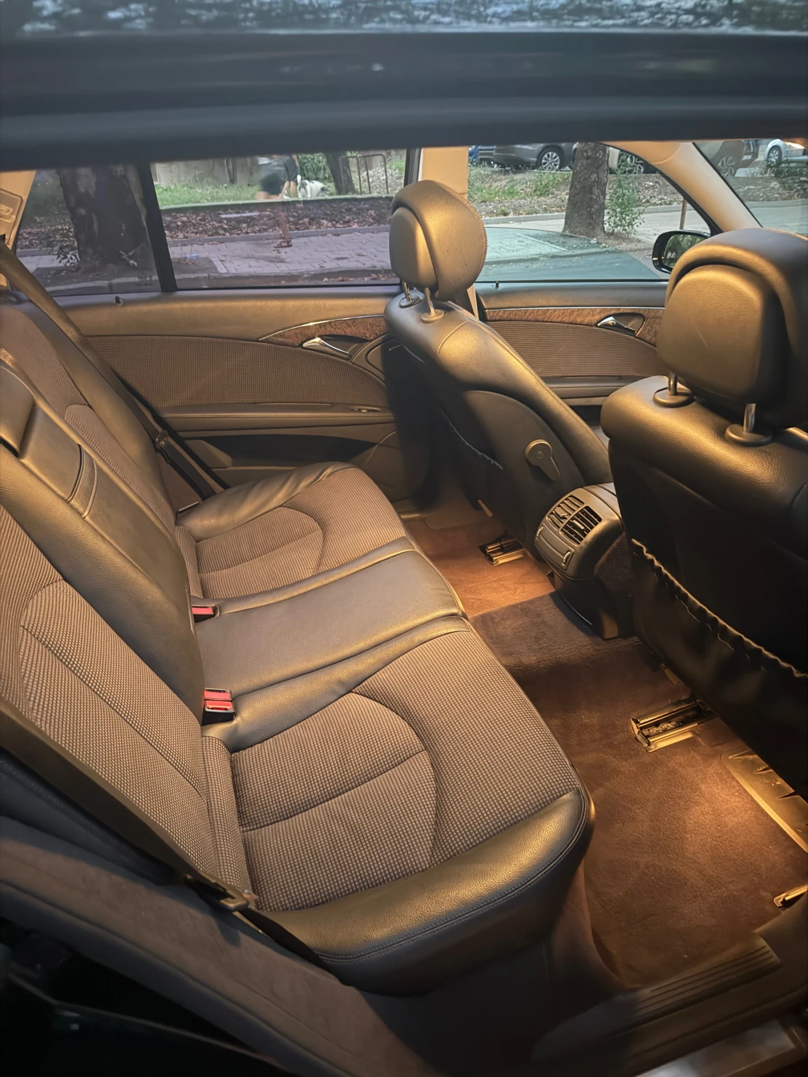 Mercedes-Benz E 220, снимка 13 - Автомобили и джипове - 55887047