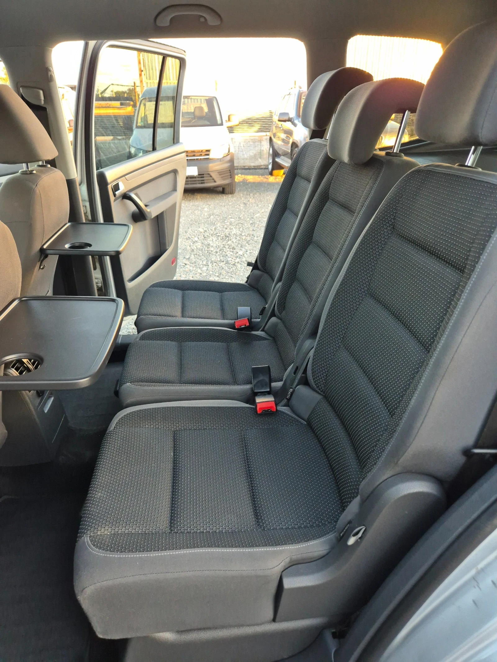 VW Touran АВТОМАТИК, снимка 9 - Автомобили и джипове - 56274808