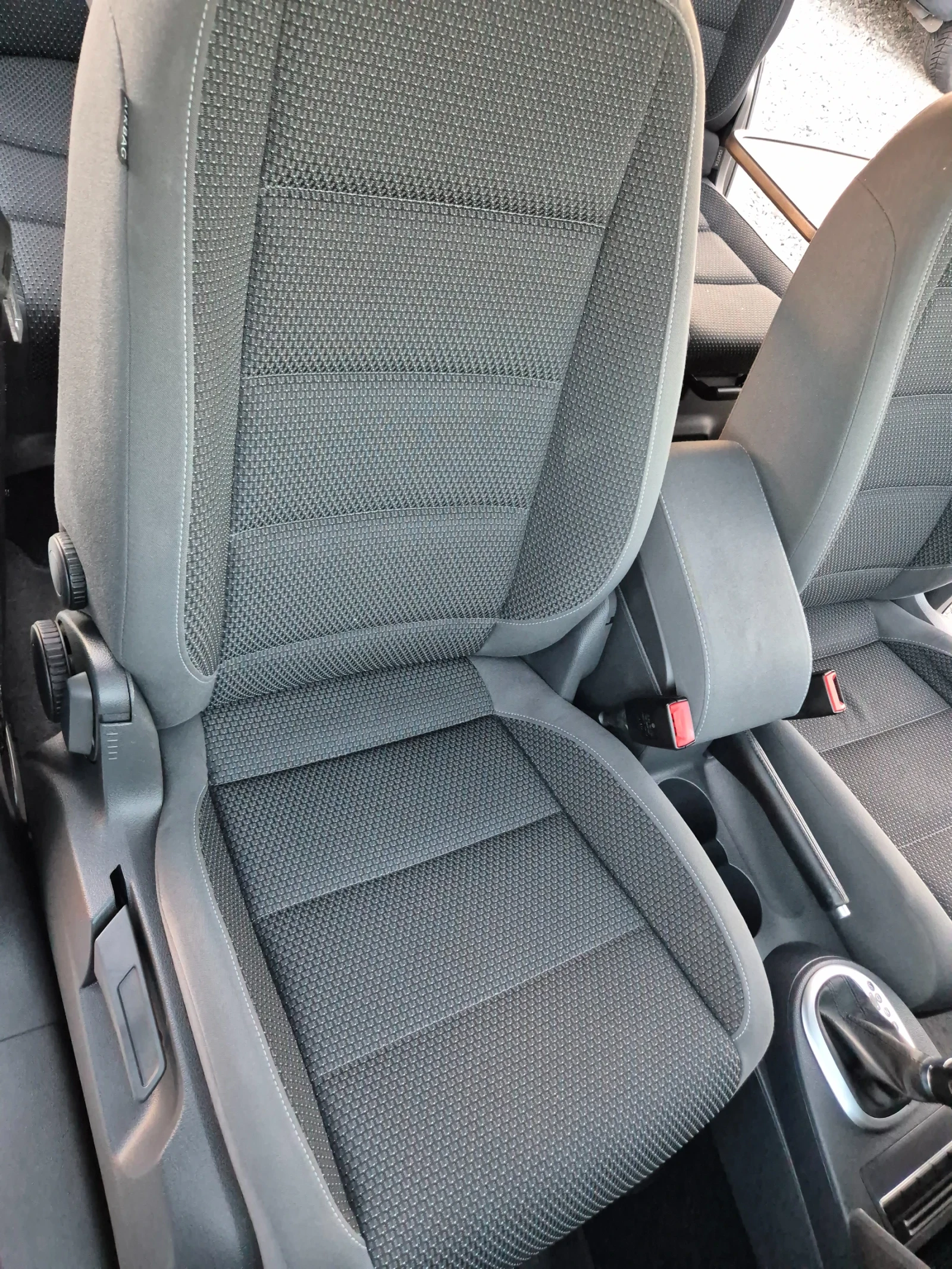 VW Touran АВТОМАТИК, снимка 8 - Автомобили и джипове - 56274808