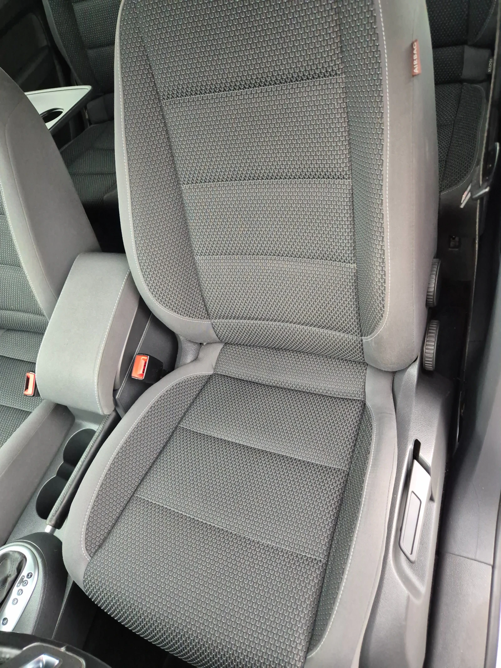 VW Touran АВТОМАТИК, снимка 7 - Автомобили и джипове - 56274808
