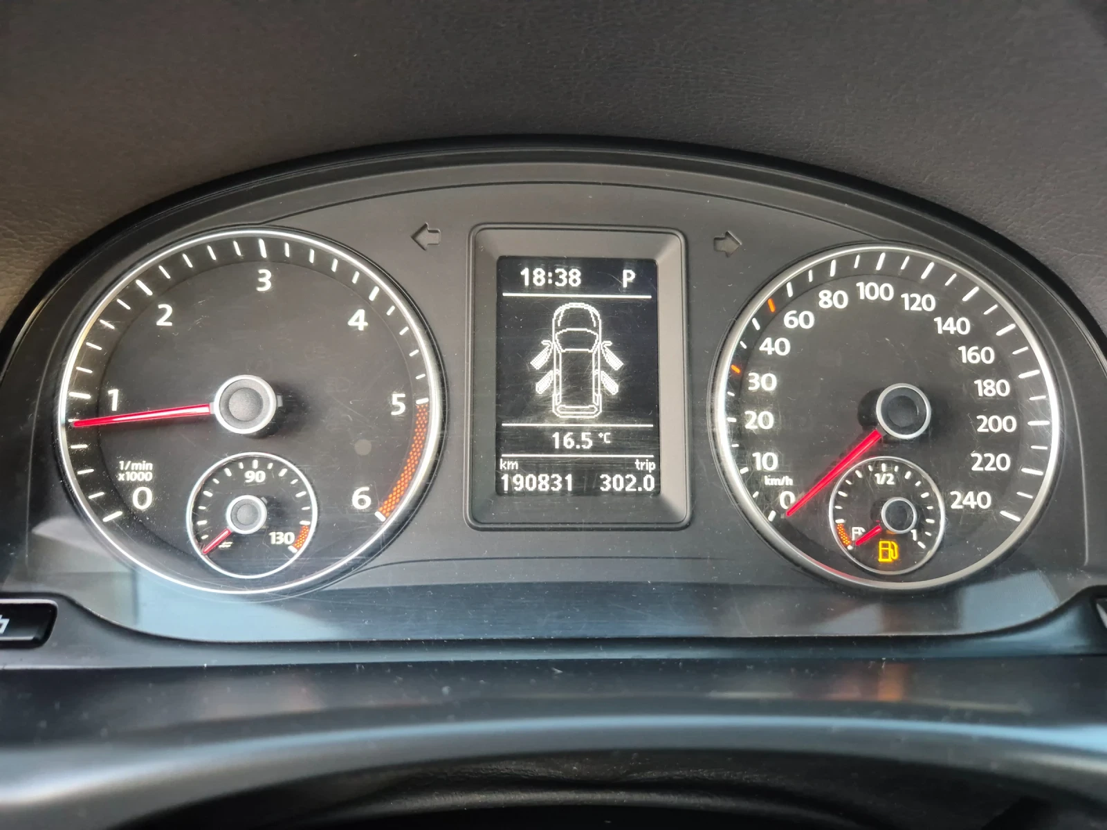VW Touran АВТОМАТИК, снимка 13 - Автомобили и джипове - 56274808