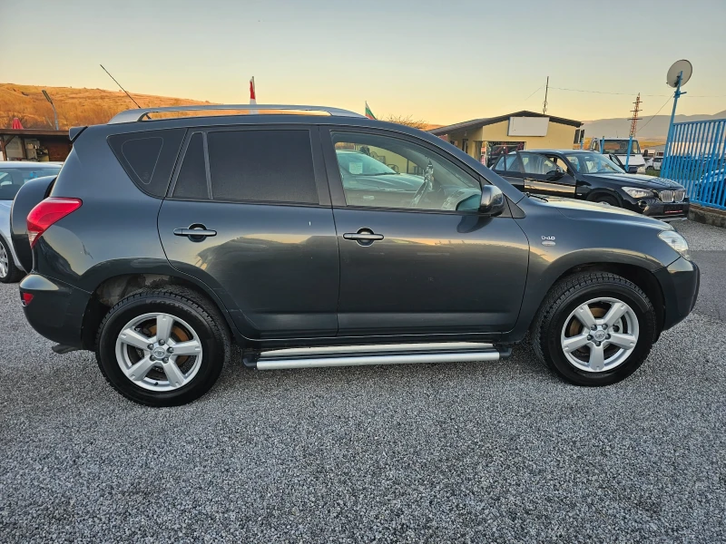 Toyota Rav4 2.2 D4D, снимка 7 - Автомобили и джипове - 52745537