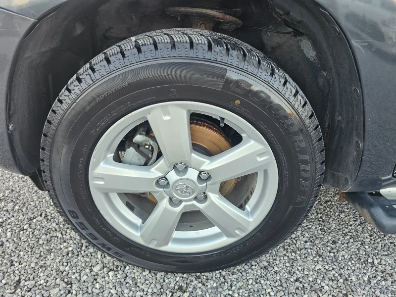 Toyota Rav4 2.2 D4D, снимка 12 - Автомобили и джипове - 52745537
