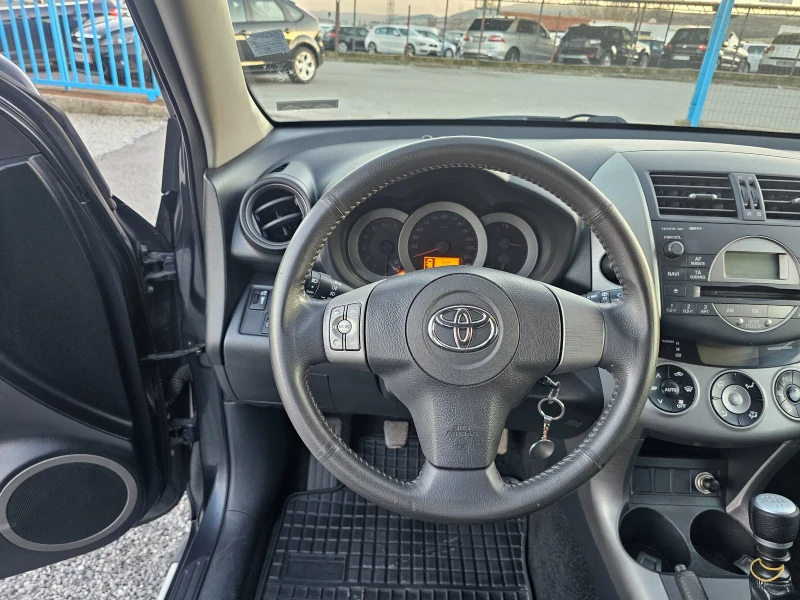 Toyota Rav4 2.2 D4D, снимка 10 - Автомобили и джипове - 52745537