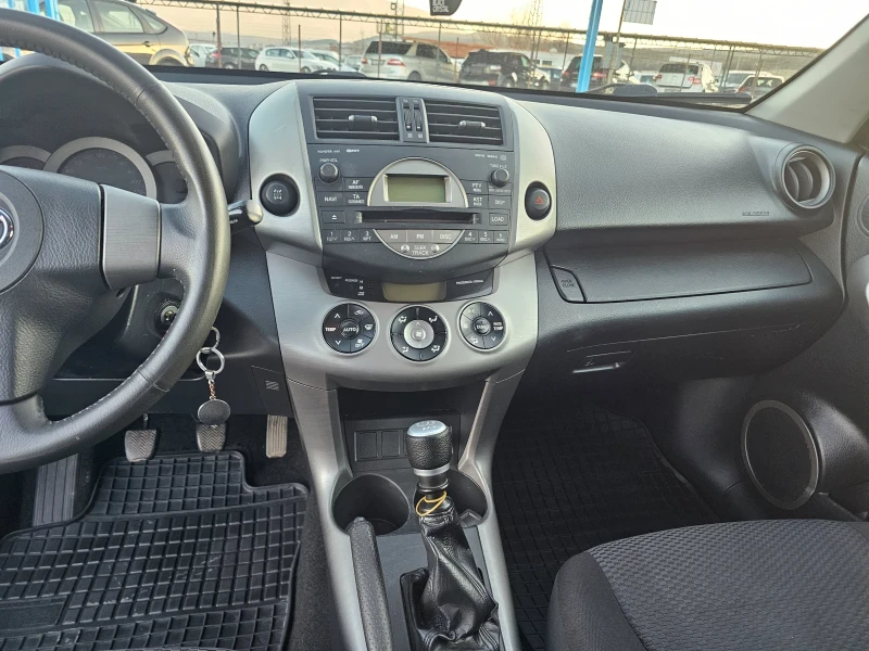 Toyota Rav4 2.2 D4D, снимка 11 - Автомобили и джипове - 52745537