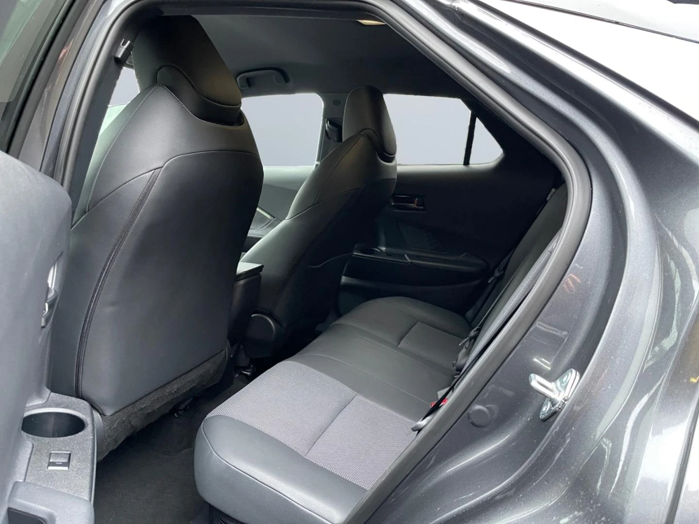 Toyota C-HR 2.0 HYBRID* LOUNGE* LED* JBL* DISTR* KEYLESS* CAME | Mobile.bg � ����������� 16