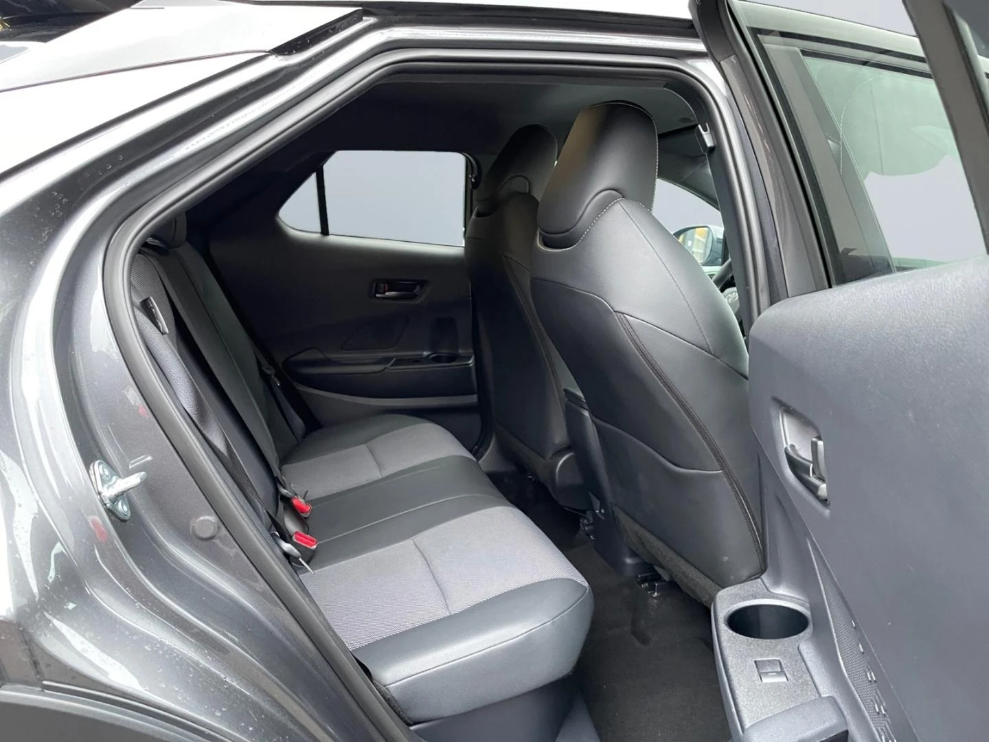 Toyota C-HR 2.0 HYBRID* LOUNGE* LED* JBL* DISTR* KEYLESS* CAME | Mobile.bg � ����������� 17