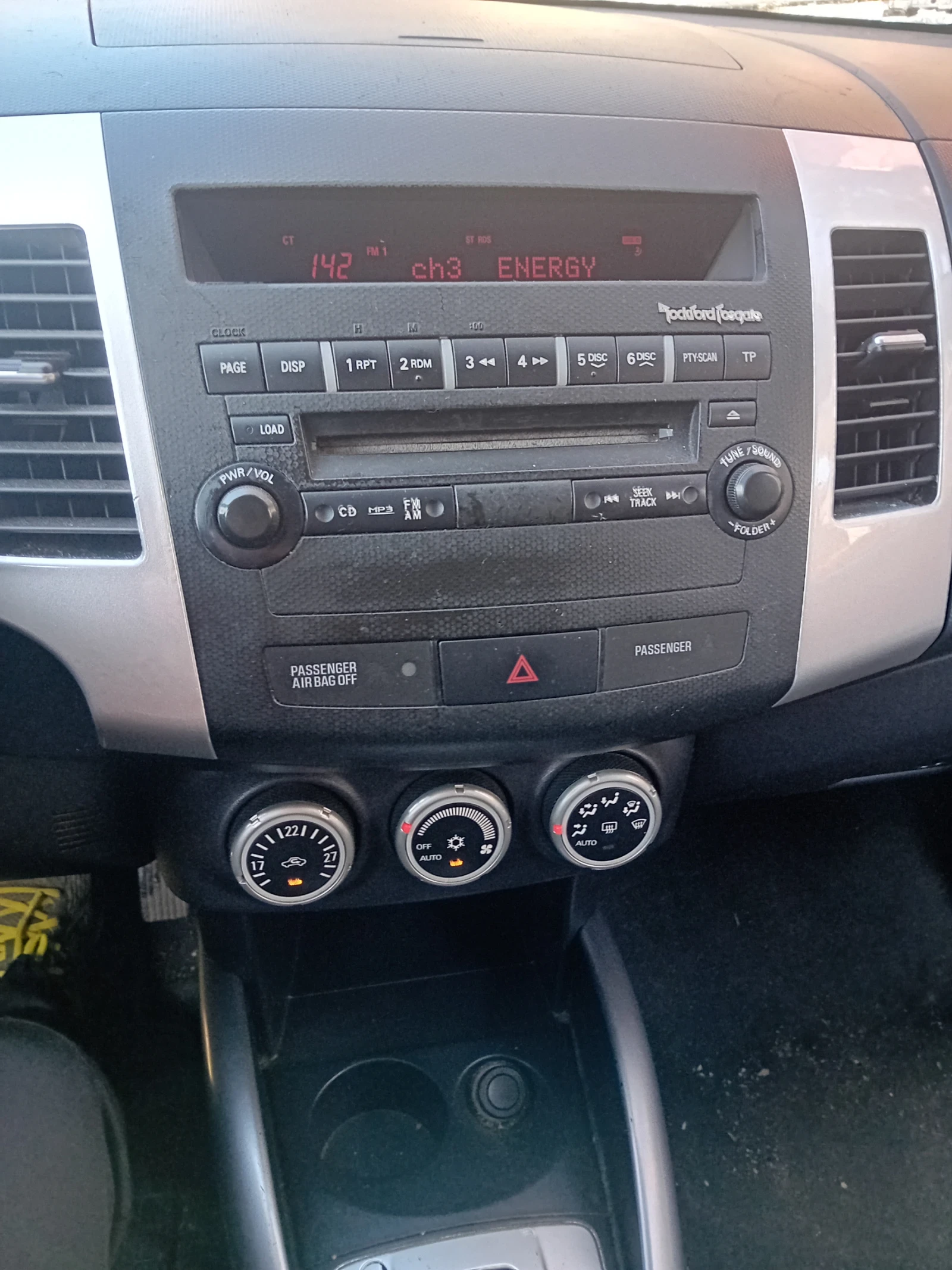 Mitsubishi Outlander 2.4 Газ 4Х4, снимка 12 - Автомобили и джипове - 54155649