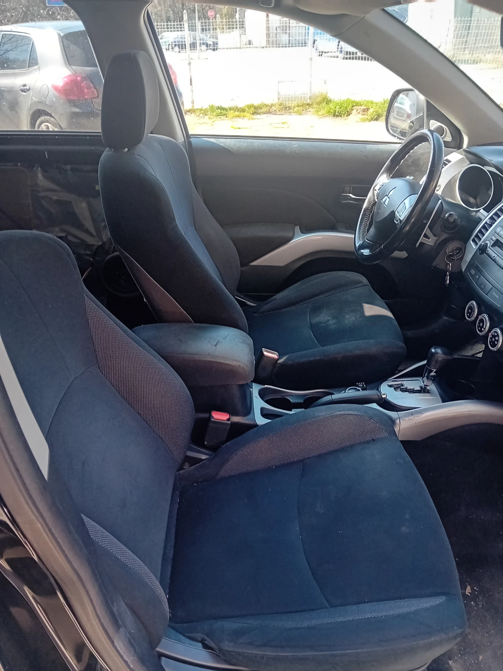 Mitsubishi Outlander 2.4 Газ 4Х4, снимка 9 - Автомобили и джипове - 54155649