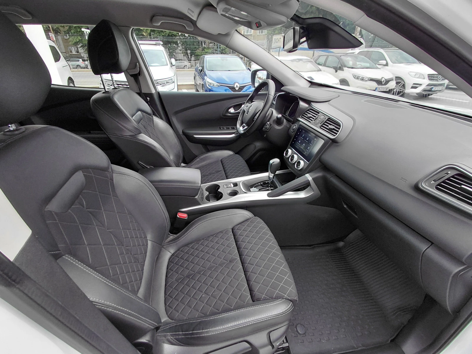 Renault Kadjar 1.3TCe/160к.с/Techno/EDC, снимка 13 - Автомобили и джипове - 55258612