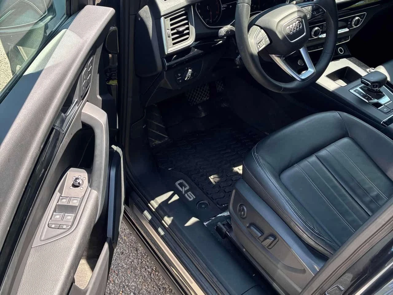 Audi Q5 * Komfort * CARFAX * ОТ ПРЕДСТАВИТЕЛСТВО НА АУДИ *, снимка 5 - Автомобили и джипове - 55662365