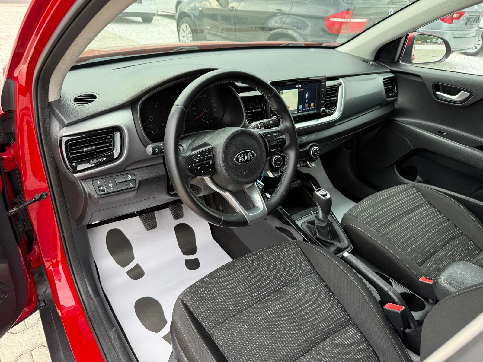 Kia Stonic 1.6 CRDI NAVI CAMERA, снимка 9 - Автомобили и джипове - 55675852