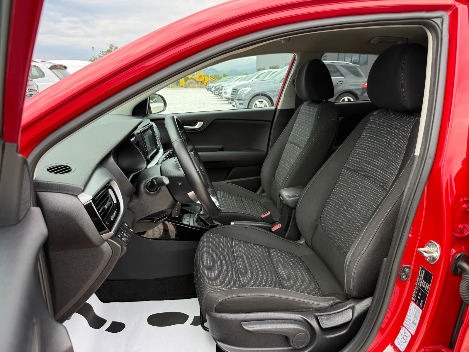 Kia Stonic 1.6 CRDI NAVI CAMERA, снимка 10 - Автомобили и джипове - 55675852