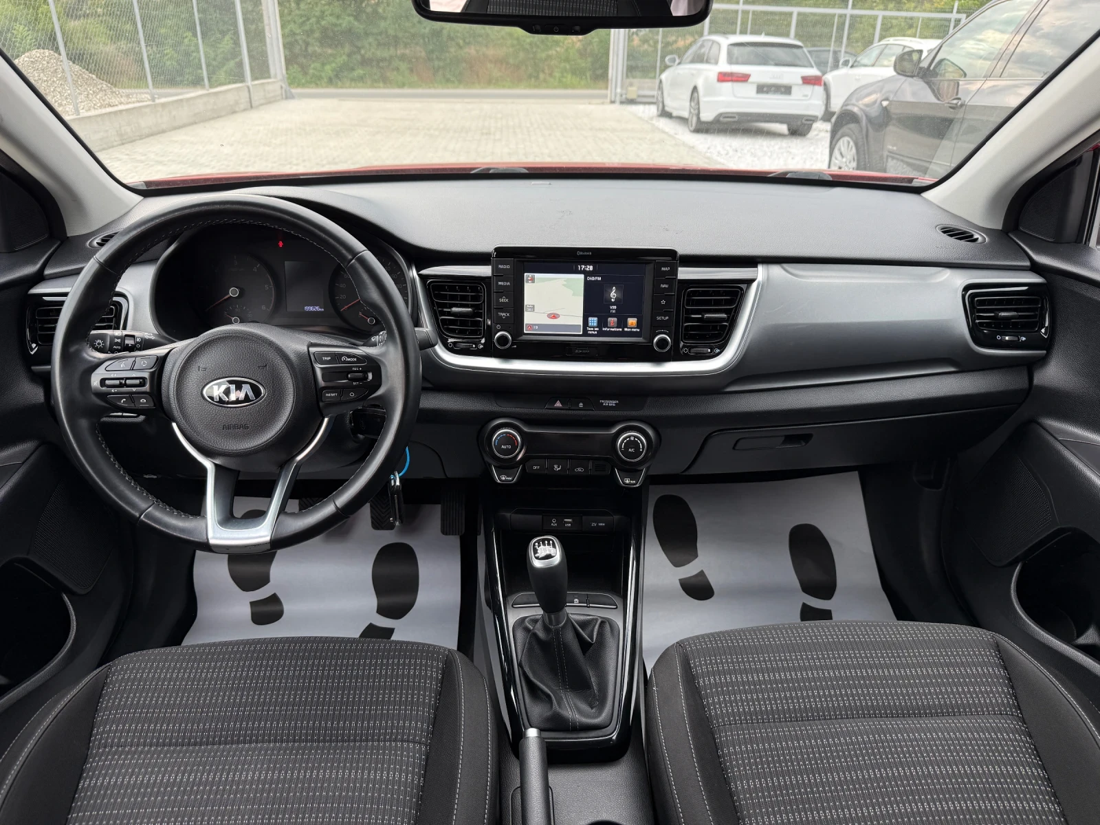 Kia Stonic 1.6 CRDI NAVI CAMERA, снимка 14 - Автомобили и джипове - 55675852