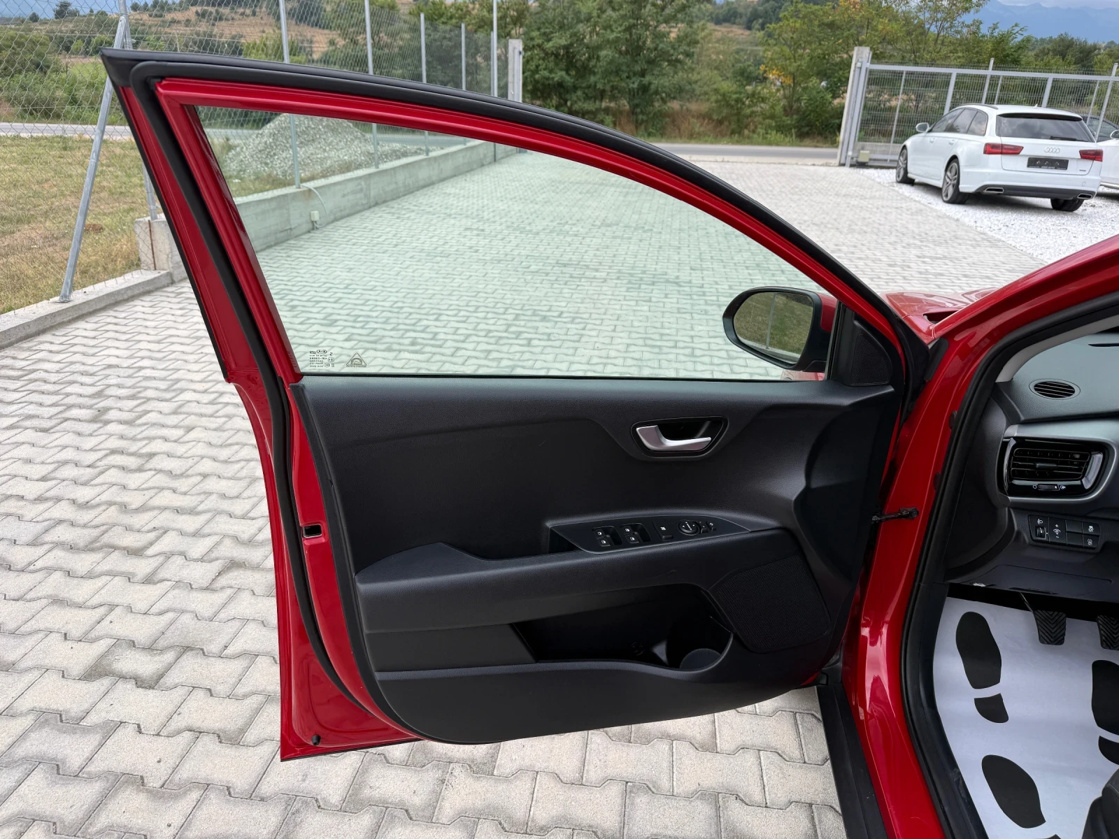 Kia Stonic 1.6 CRDI NAVI CAMERA, снимка 8 - Автомобили и джипове - 55675852