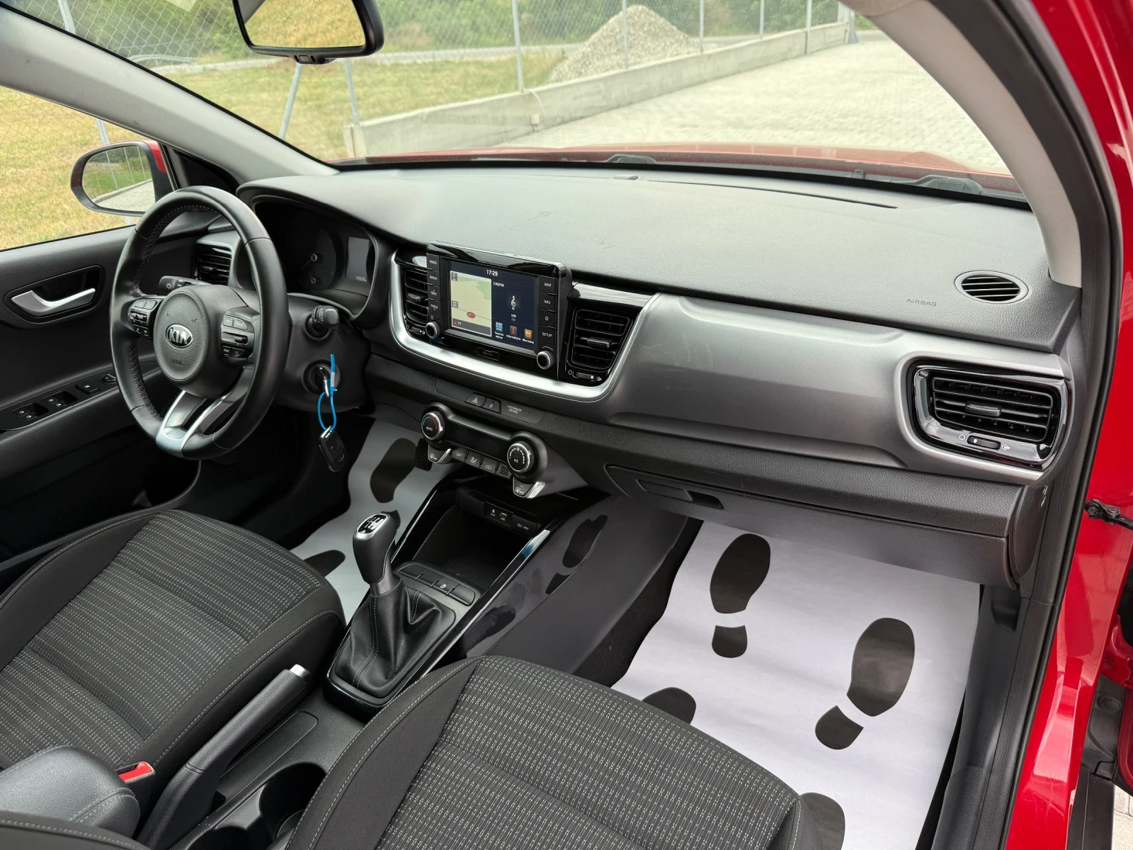 Kia Stonic 1.6 CRDI NAVI CAMERA, снимка 12 - Автомобили и джипове - 55675852