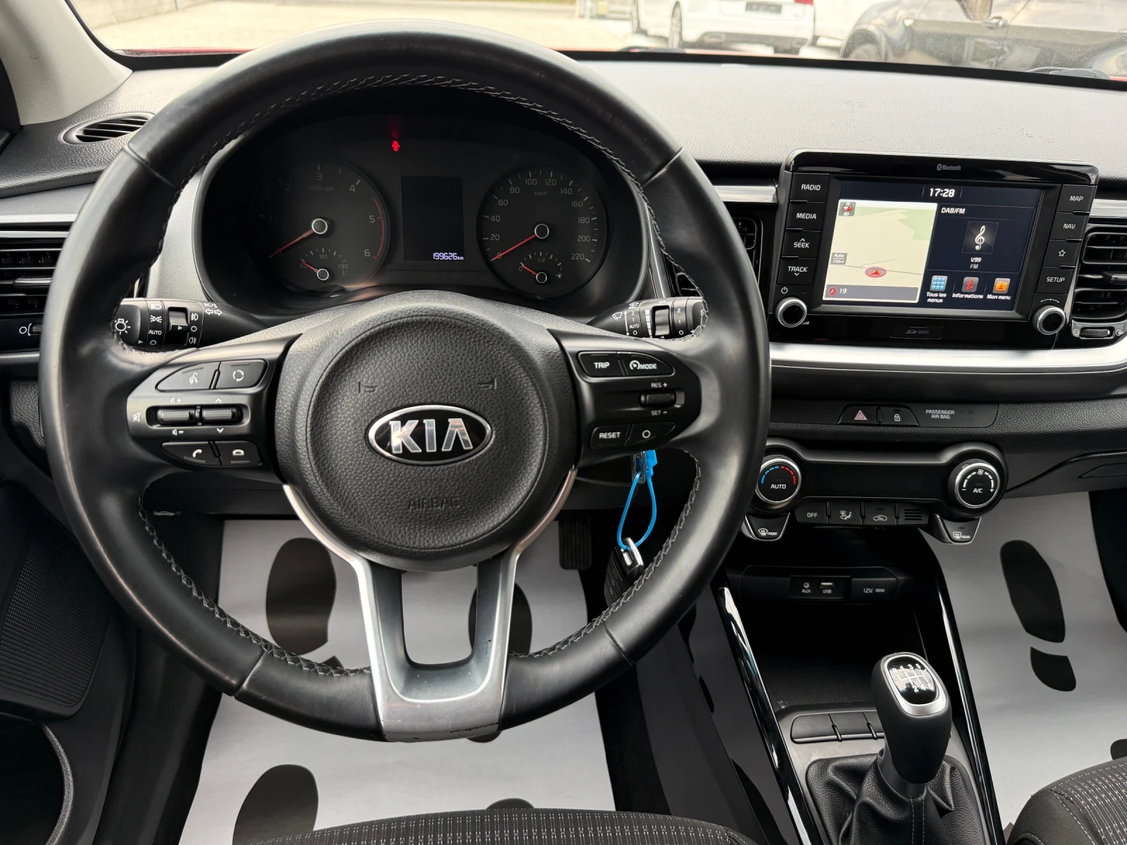 Kia Stonic 1.6 CRDI NAVI CAMERA, снимка 15 - Автомобили и джипове - 55675852