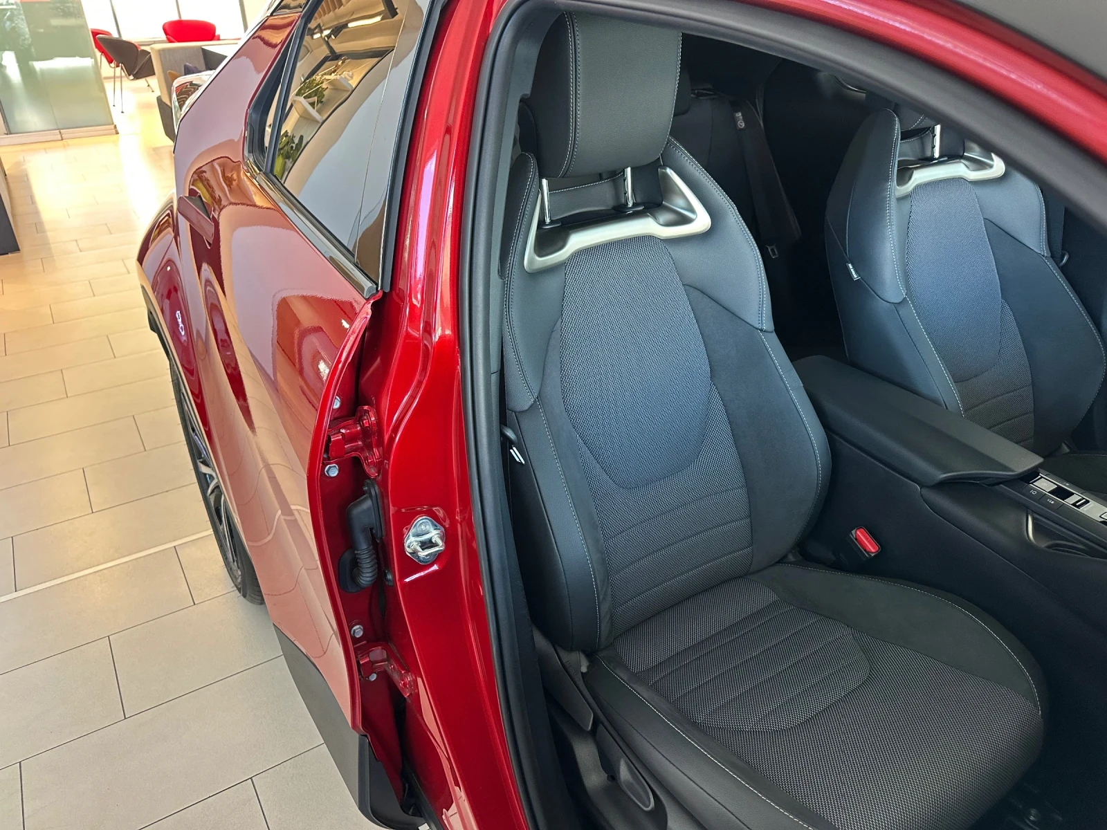 Toyota C-HR Classy* Bitone, снимка 8 - Автомобили и джипове - 56213127