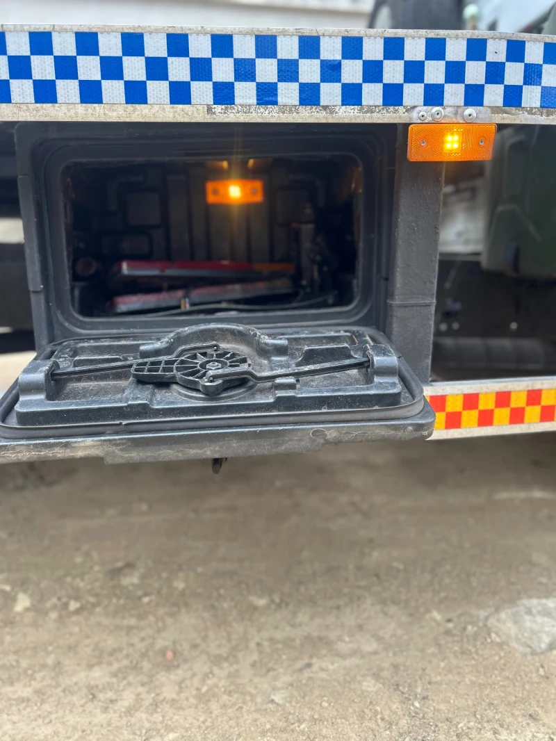 Iveco Daily, снимка 16 - Бусове и автобуси - 52103624