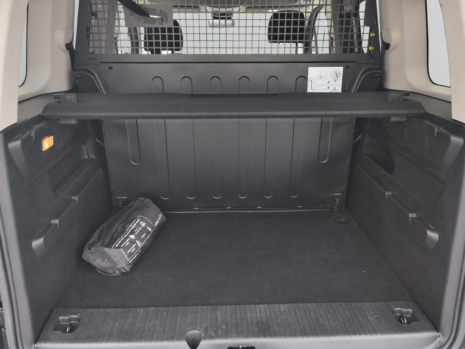 Citroen Berlingo MCA MPV M Live 1.5 BlueHDI 102 BVM6 E6//2409R04, снимка 13 - Бусове и автобуси - 55441877