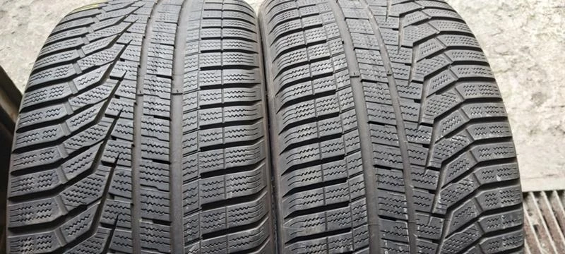 Гуми Зимни 255/35R19, снимка 1 - Гуми и джанти - 32778689