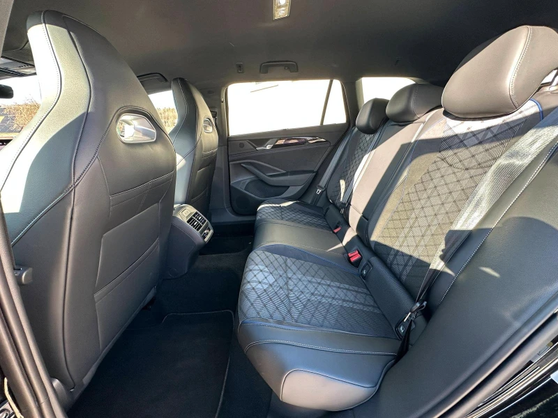 VW Passat 2.0 TDI R-LINE BLACK STYLE MATRIX HEAD UP CAM, снимка 14 - Автомобили и джипове - 52297651