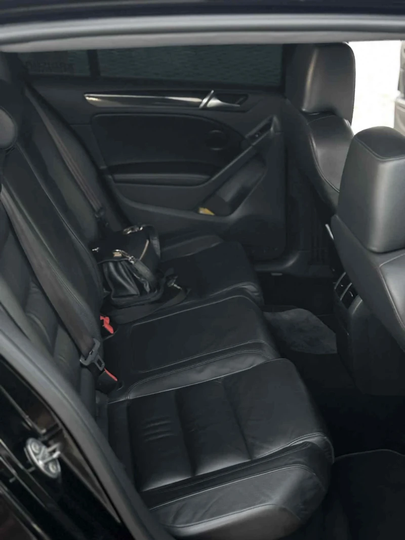 VW Golf 2.0 Т, снимка 5 - Автомобили и джипове - 52336600