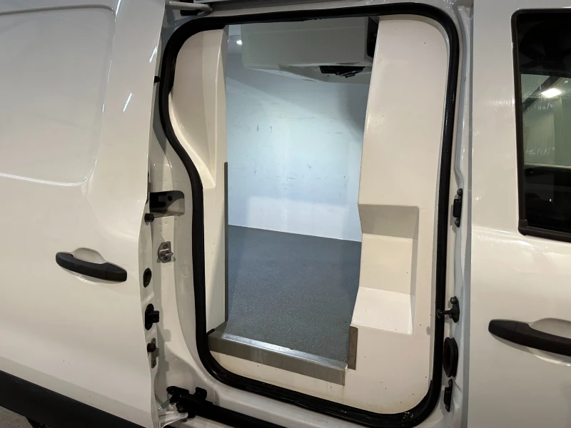 Renault Express * 1.5 DCI* ХЛАДИЛЕН* 33 000 КМ* , снимка 7 - Автомобили и джипове - 52486637