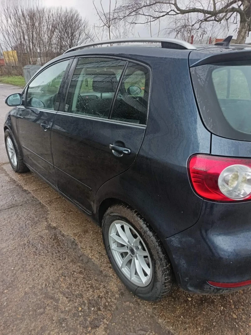 VW Golf Plus 1.6 ТДИ Автомат, снимка 8 - Автомобили и джипове - 53320273