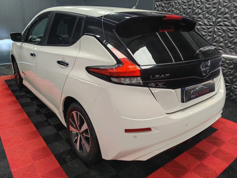 Nissan Leaf  40kWh* DISTRONIC* CAMERA* KEYLESS* NAVI* TOP, снимка 3 - Автомобили и джипове - 53380679