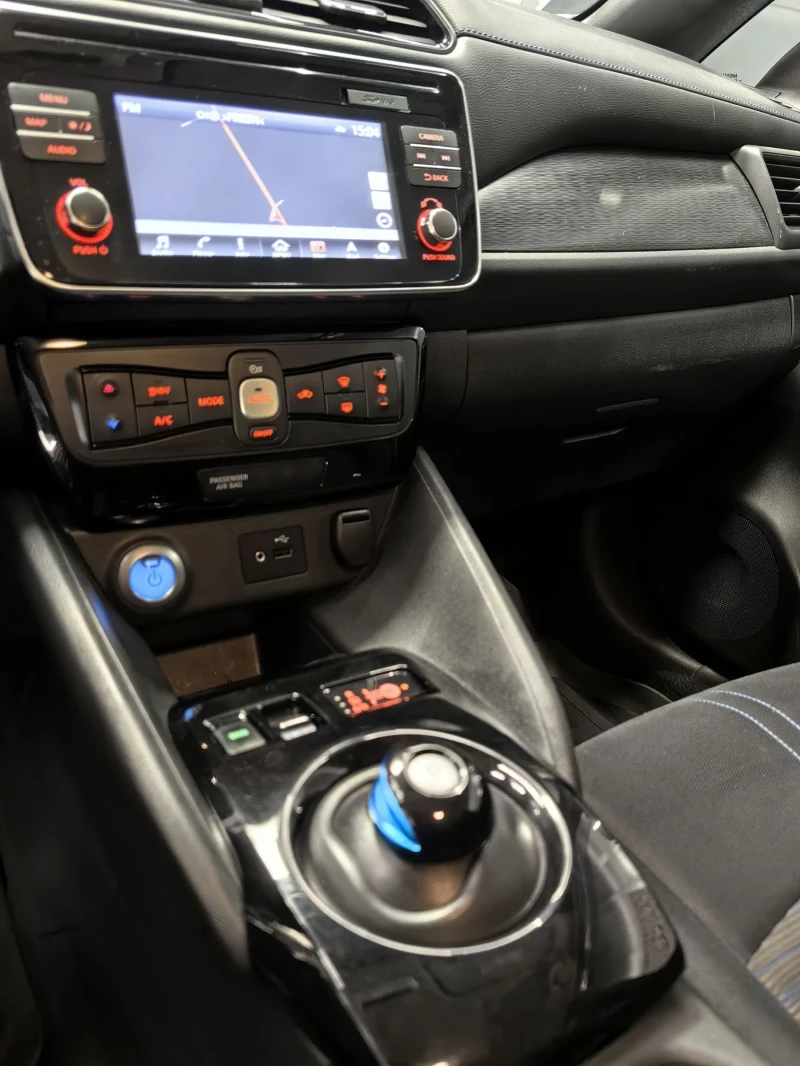 Nissan Leaf  40kWh* DISTRONIC* CAMERA* KEYLESS* NAVI* TOP, снимка 6 - Автомобили и джипове - 53380679