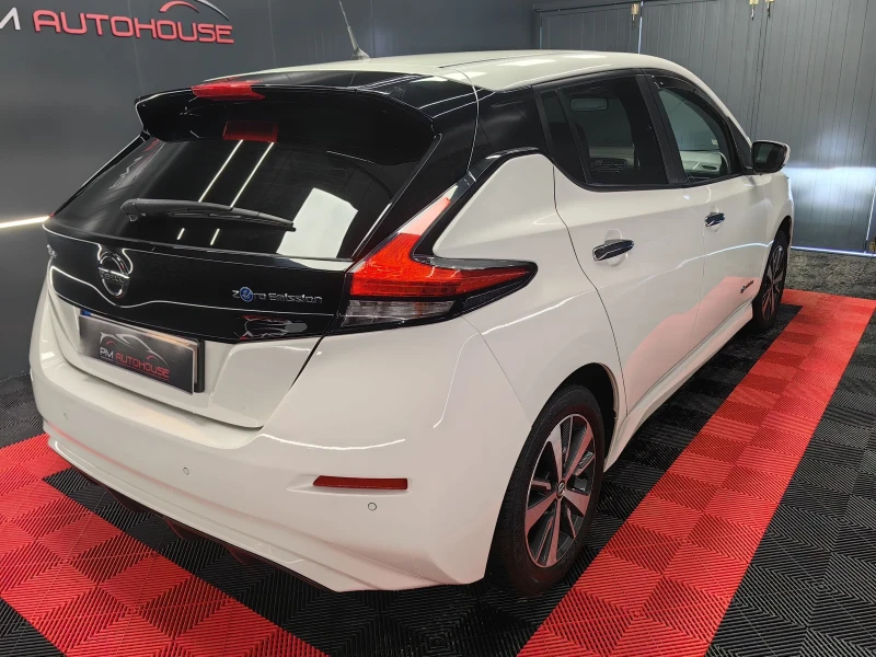 Nissan Leaf  40kWh* DISTRONIC* CAMERA* KEYLESS* NAVI* TOP, снимка 4 - Автомобили и джипове - 53380679