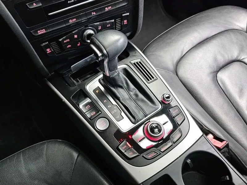 Audi A4 2.0 TDI Quattro, снимка 9 - Автомобили и джипове - 54143609