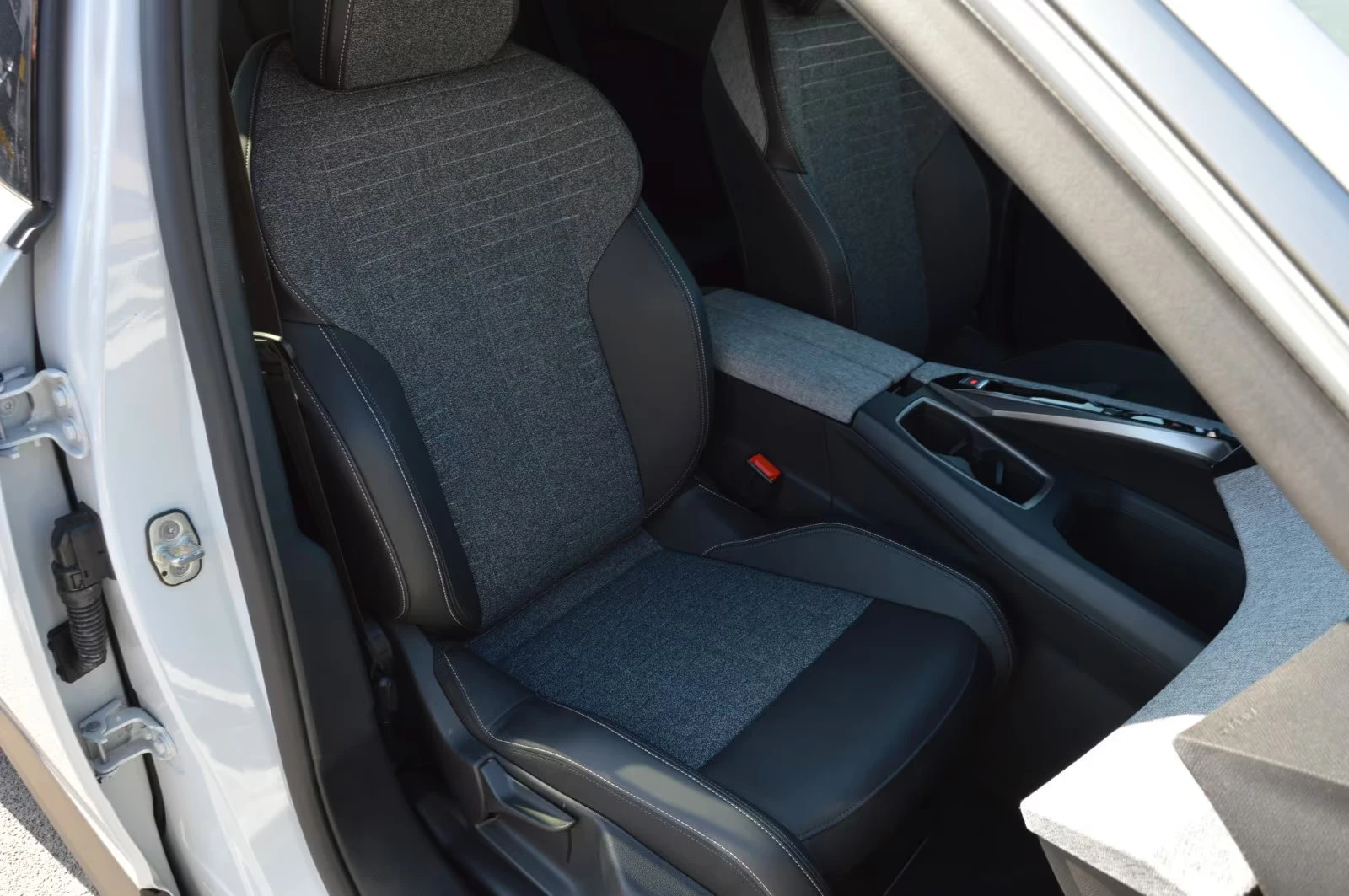 Peugeot 3008 ALLURE/145HP/LED/CAM/NAVI/ACC/KLESS/340z | Mobile.bg � ����������� 11