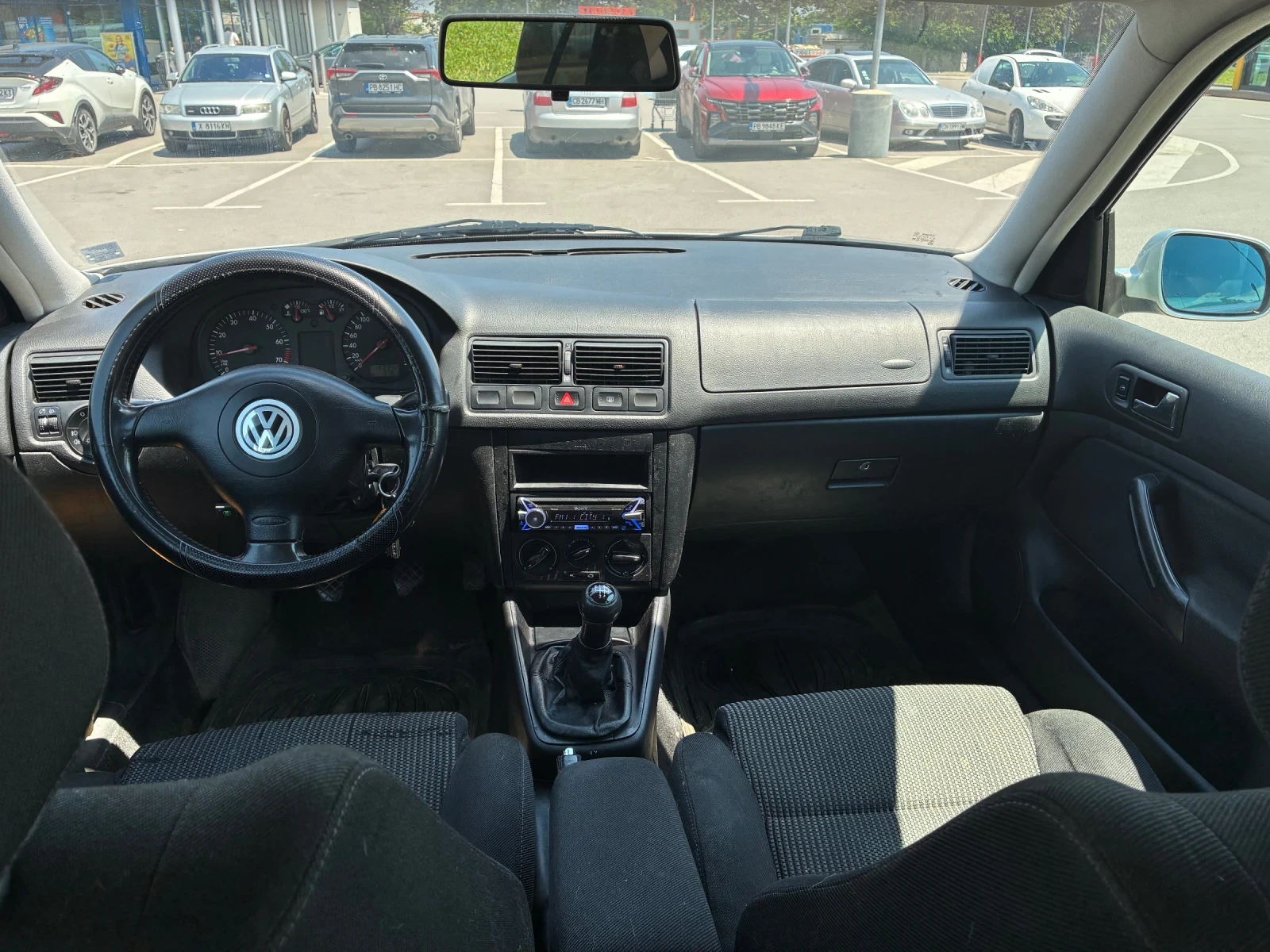 VW Golf 1.6i ГАЗ КЛИМАТИК 4ВРАТИ РЕГИСТРИРАН ОБСЛУЖЕН, снимка 11 - Автомобили и джипове - 54866569