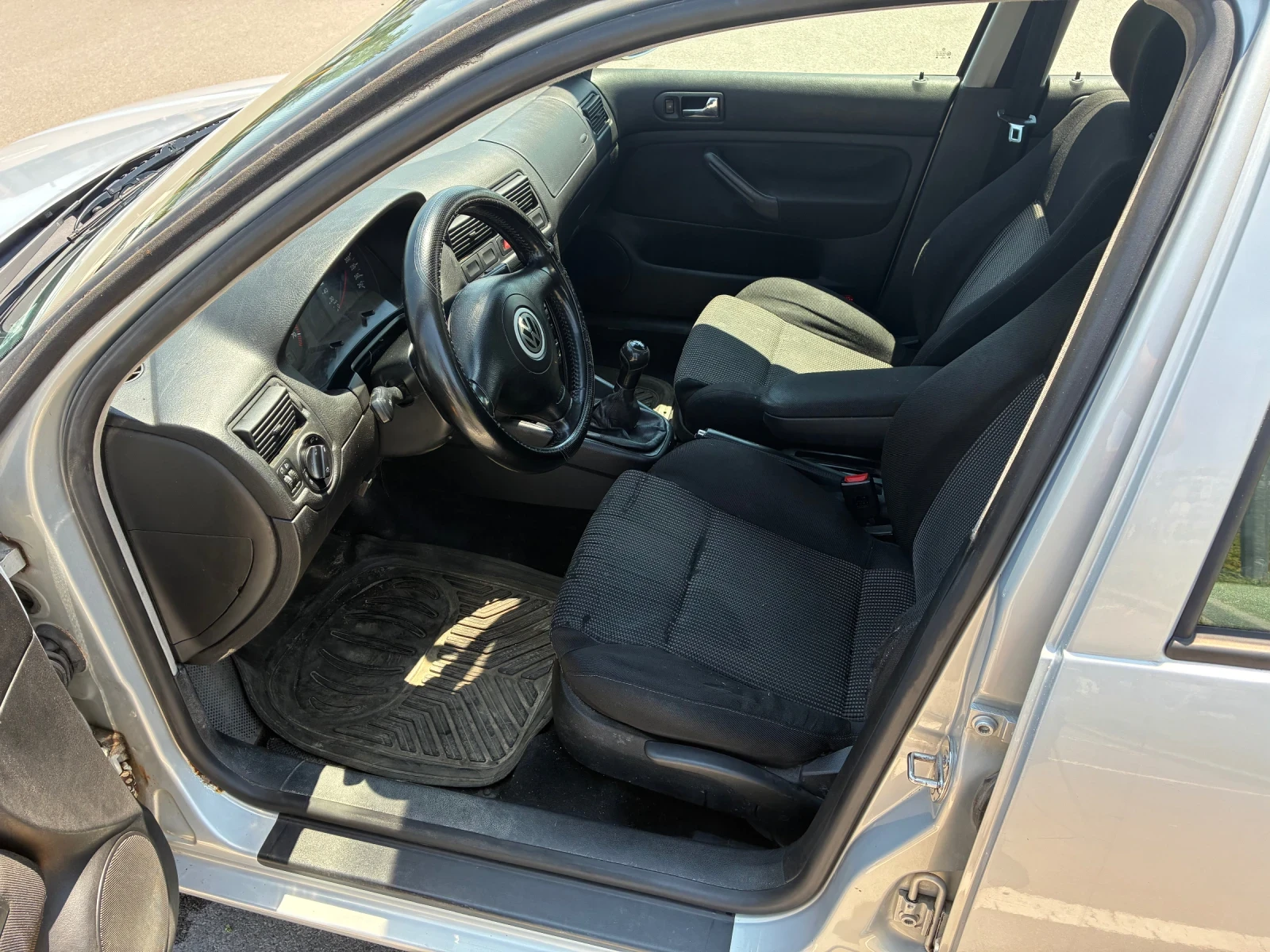 VW Golf 1.6i ГАЗ КЛИМАТИК 4ВРАТИ РЕГИСТРИРАН ОБСЛУЖЕН, снимка 9 - Автомобили и джипове - 54866569