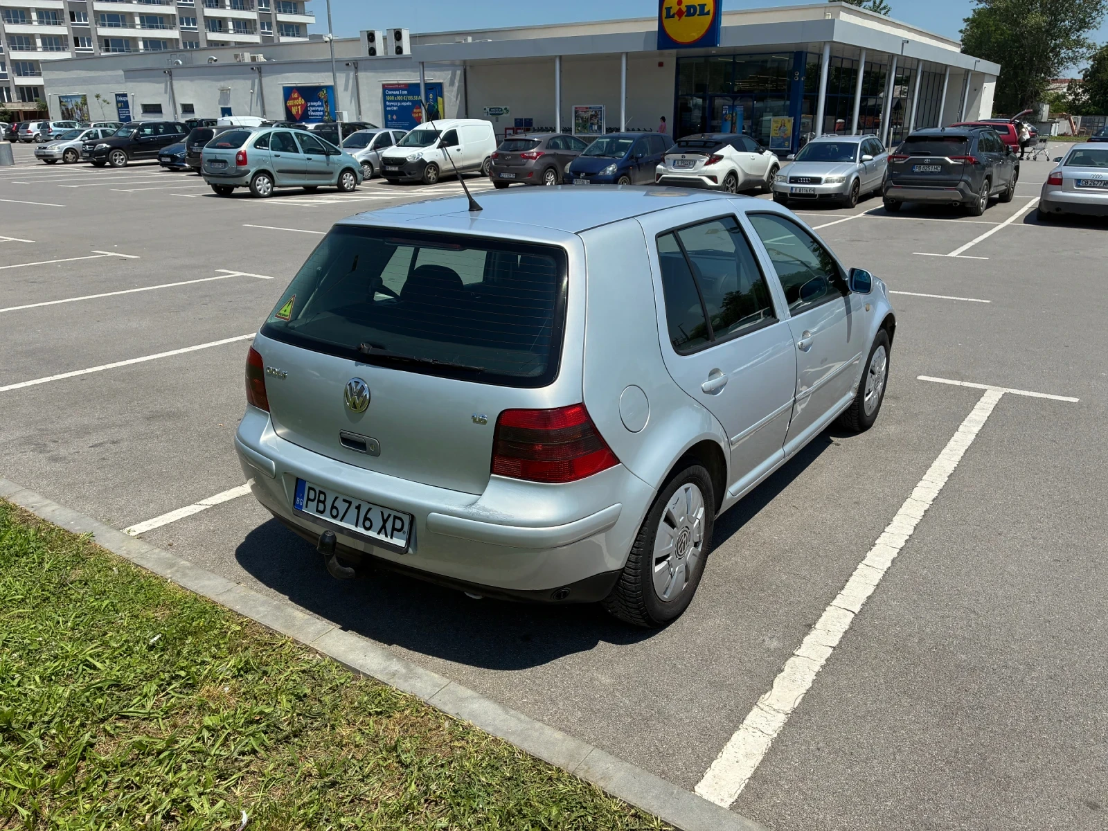 VW Golf 1.6i ГАЗ КЛИМАТИК 4ВРАТИ РЕГИСТРИРАН ОБСЛУЖЕН, снимка 4 - Автомобили и джипове - 54866569