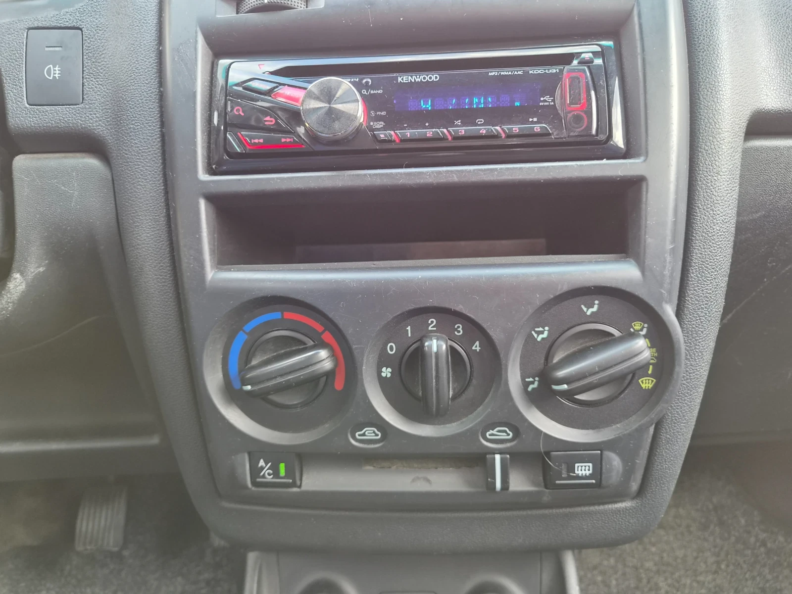 Hyundai Getz 1.1i КЛИМАТИК 102000 КМ. ЕВРО 4, снимка 14 - Автомобили и джипове - 54946927