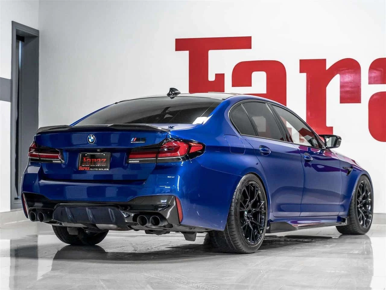 BMW M5 * Competition| Carbon Fiber Exterior Pkg| Winter R, снимка 3 - Автомобили и джипове - 55384151