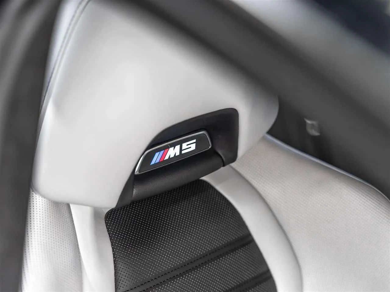 BMW M5 * Competition| Carbon Fiber Exterior Pkg| Winter R, снимка 12 - Автомобили и джипове - 55384151