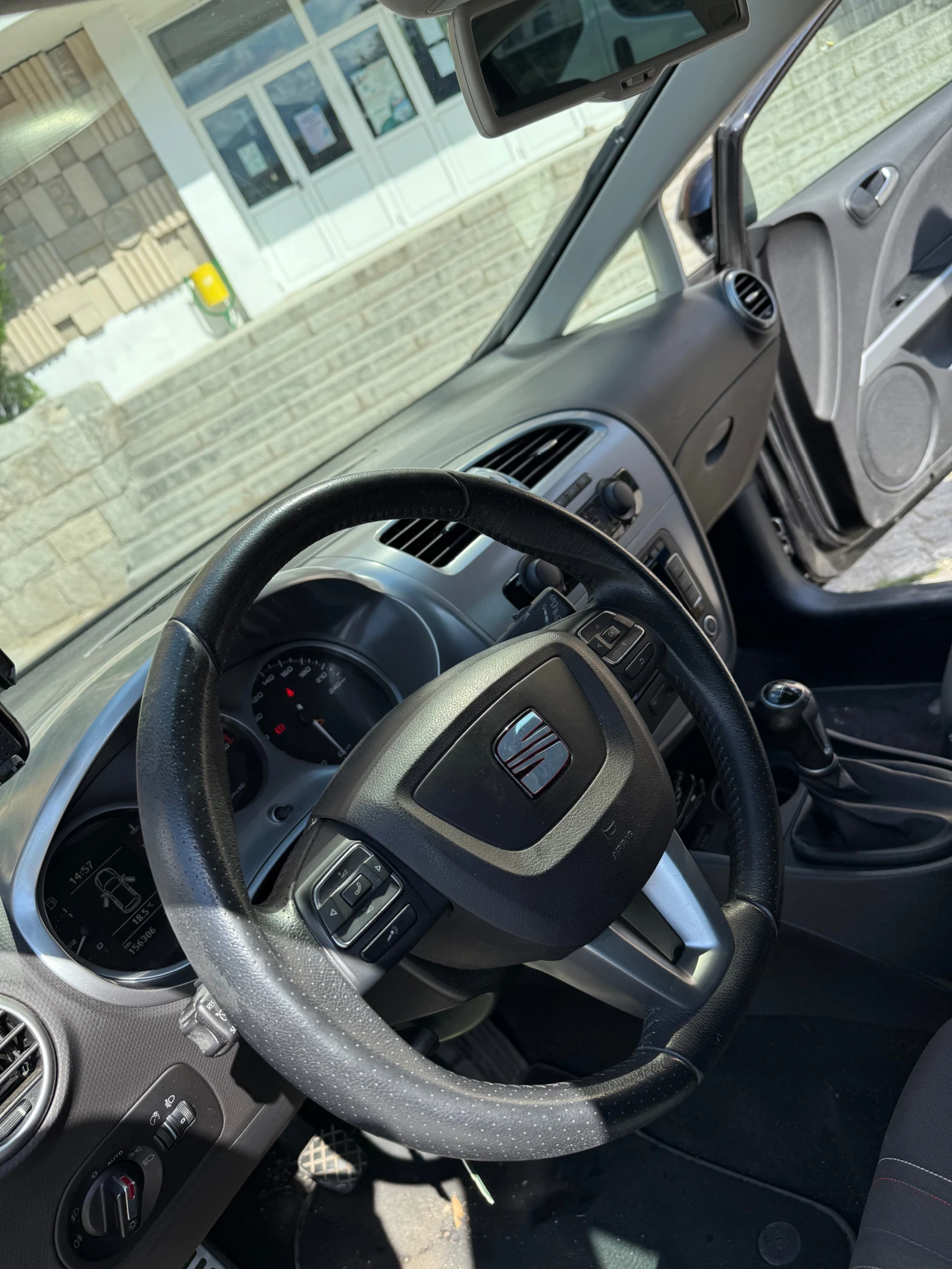 Seat Leon, снимка 11 - Автомобили и джипове - 55512449