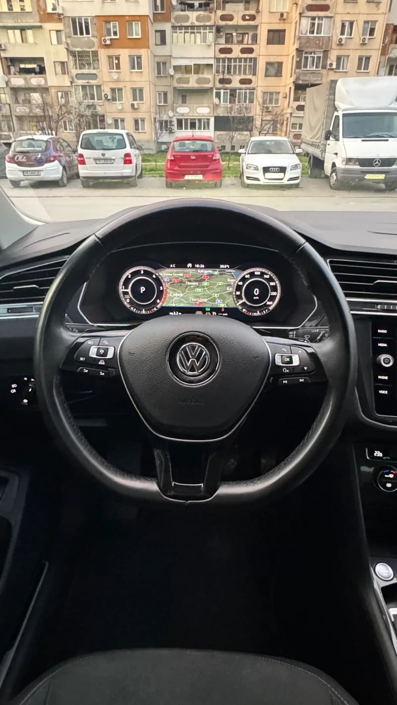 VW Tiguan 2.0 TDI, снимка 12 - Автомобили и джипове - 49506576