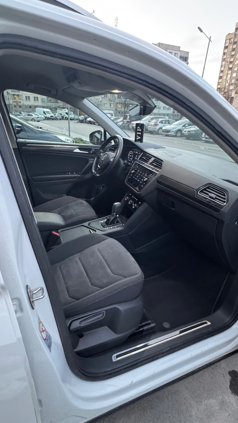 VW Tiguan 2.0 TDI, снимка 11 - Автомобили и джипове - 49506576