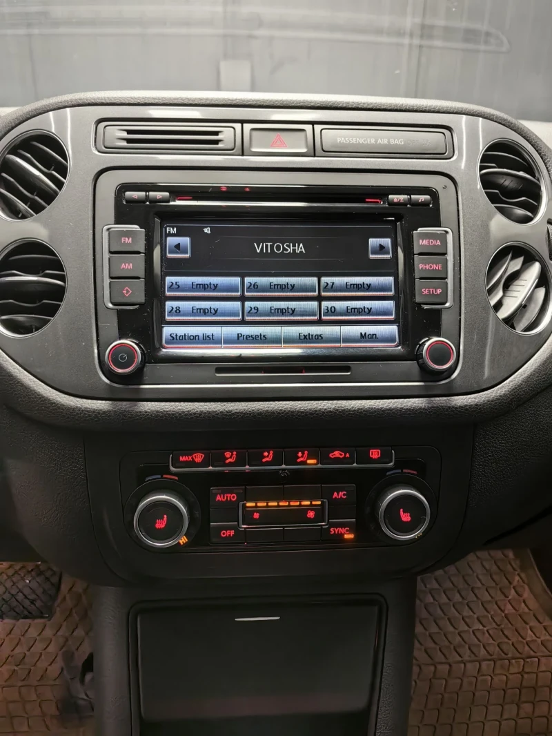 VW Tiguan N1* FACE* 4x4* ПОДГРЕВ* НАВИ* PARK ASSIST, снимка 7 - Автомобили и джипове - 52575455