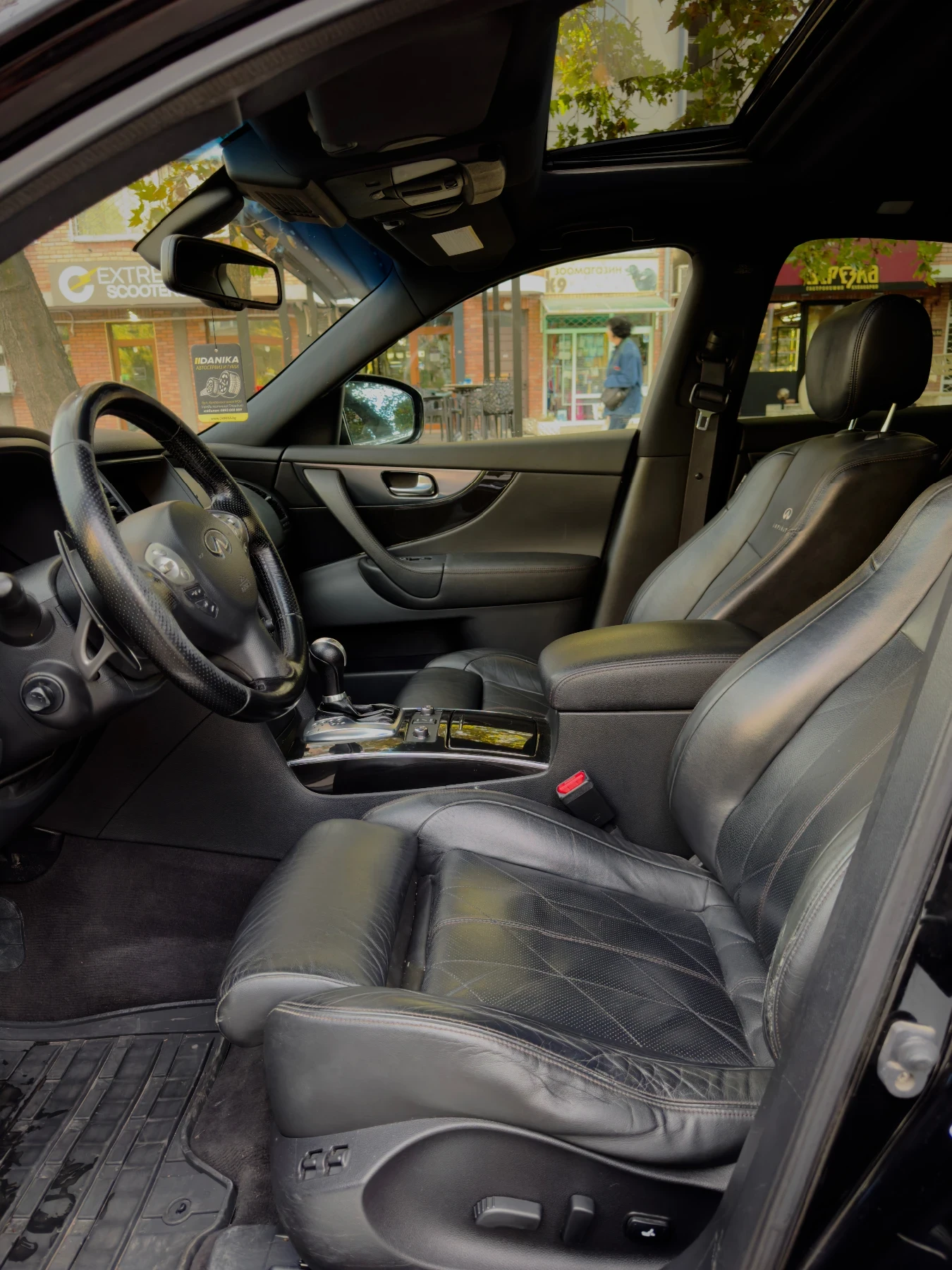 Infiniti QX70 3.0 DS/ 7-степенно DSG/ BOSE/ 360 камери - изображение 4